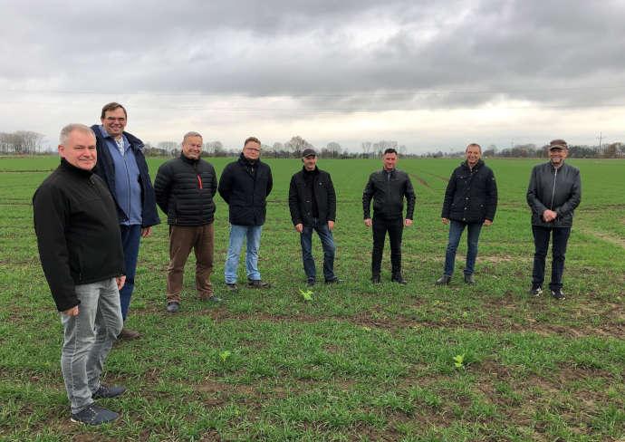 Grupa przyjaciół rolników z Żuław